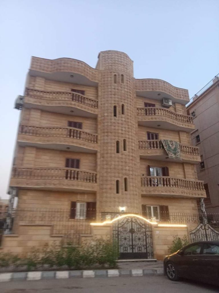 بيت للبيع في مدينه العبور الحي الثاني