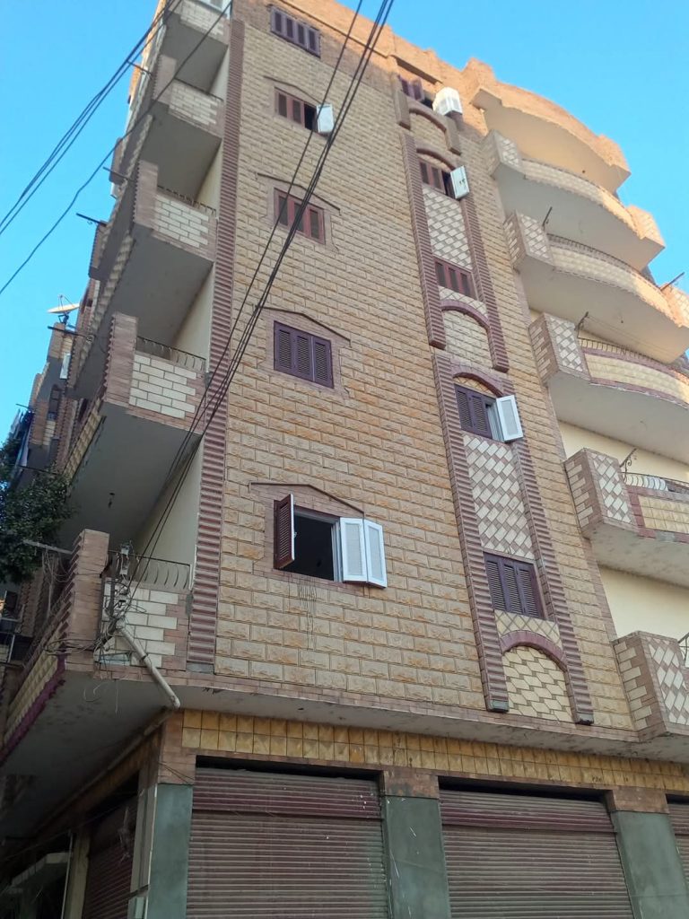 عماره لقطه 90 م للبيع