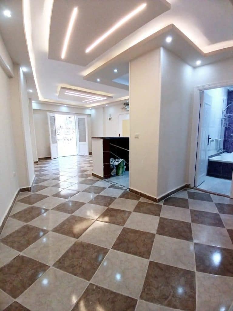 شقة ممتازة ومطل بحر وسعر مناسب سرعة تسليم