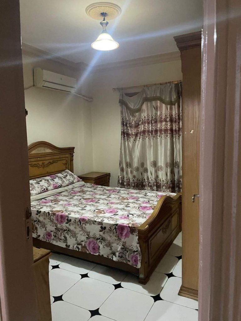 شقه مفروشه في عمارات كليه البنات خلف دار الدفاع الجوي