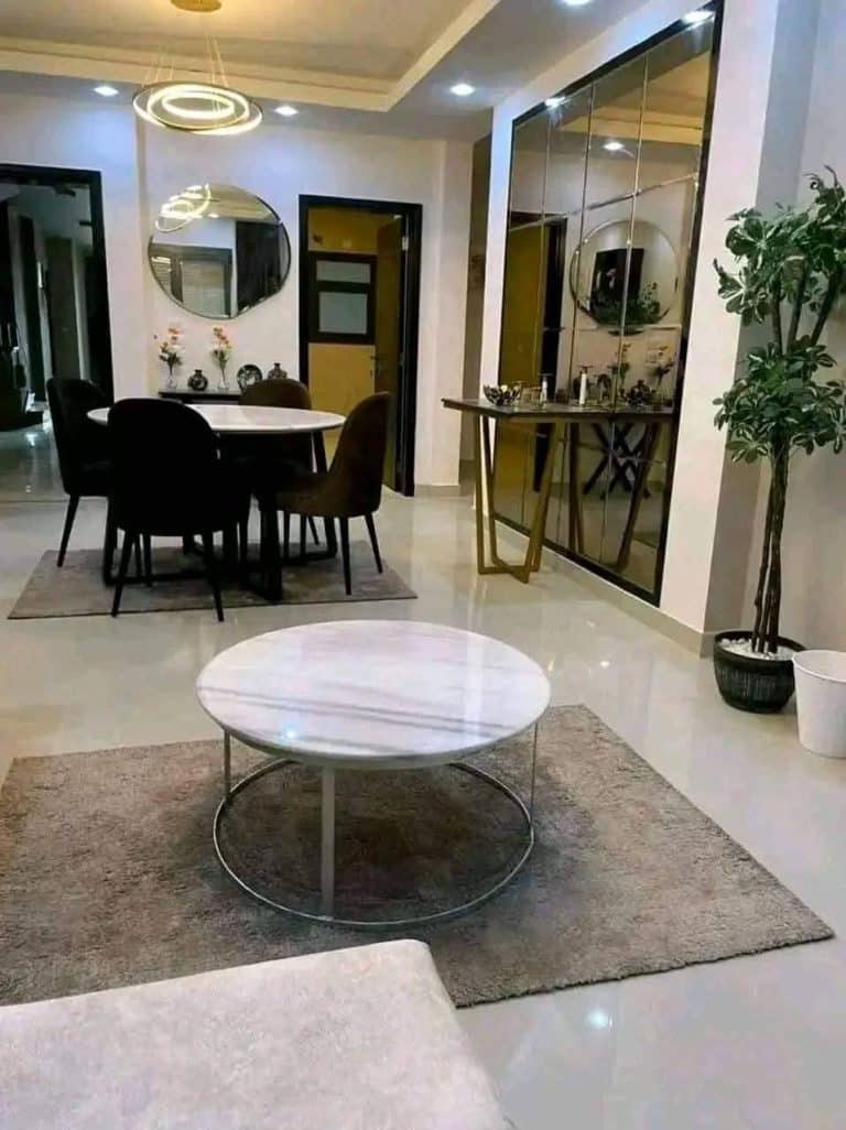 شقه 180 متر لقطه بأرقي مكان بالقاهره الجديده