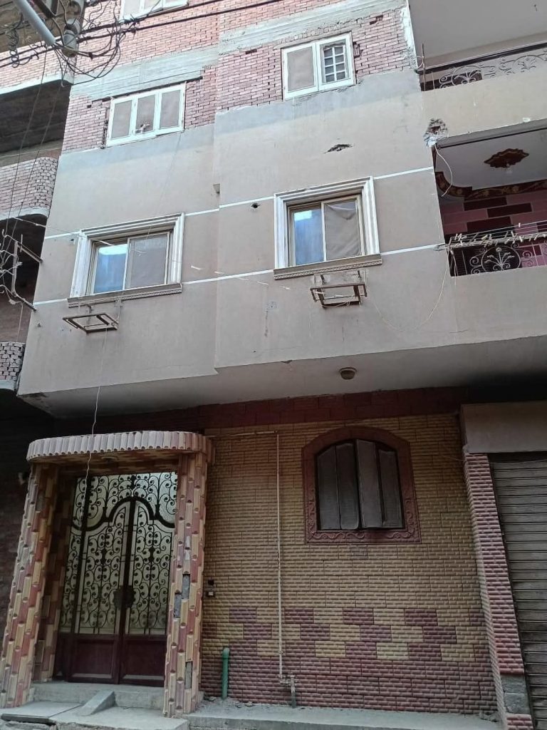 للبيع عمارة بشارع متفرع شارع مضرب الرز بمدينة المنيا