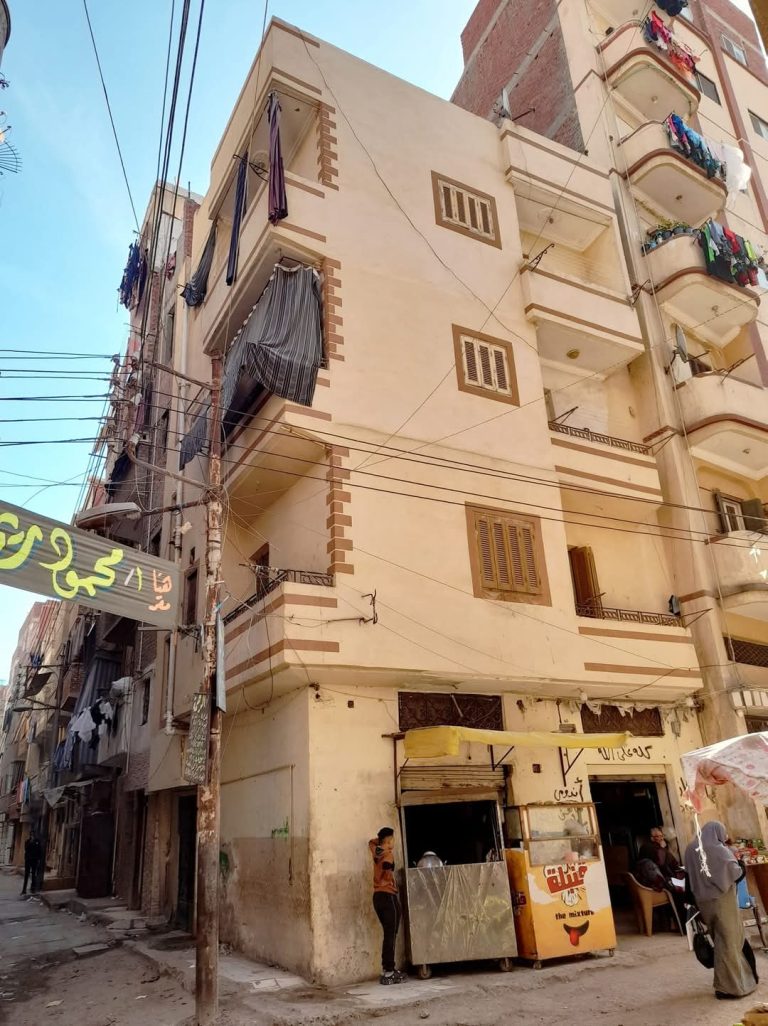 منزل للبيع في الجمهوريه بجوار جراج البلديه