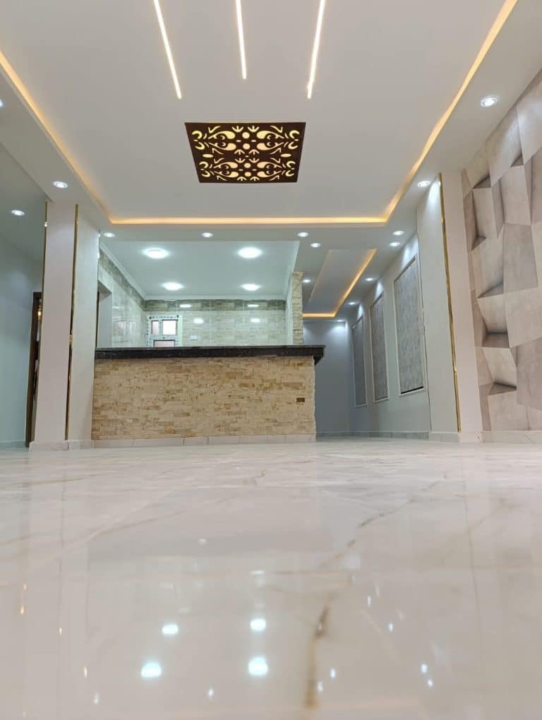 للبيع شقتان واجهه وناصيه جنب بعض نفس الدور