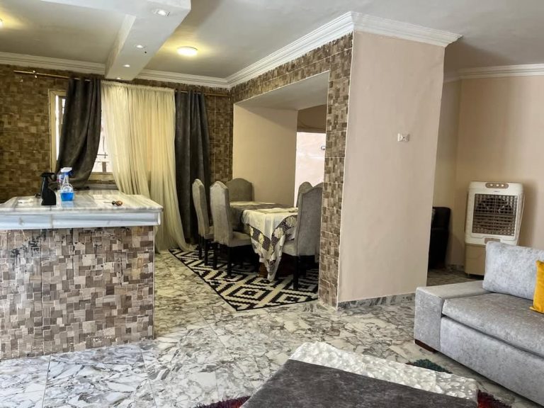 فيلا مدخل خاص للايجار 🏡🛏💺مفروش بحدائق الاهرام