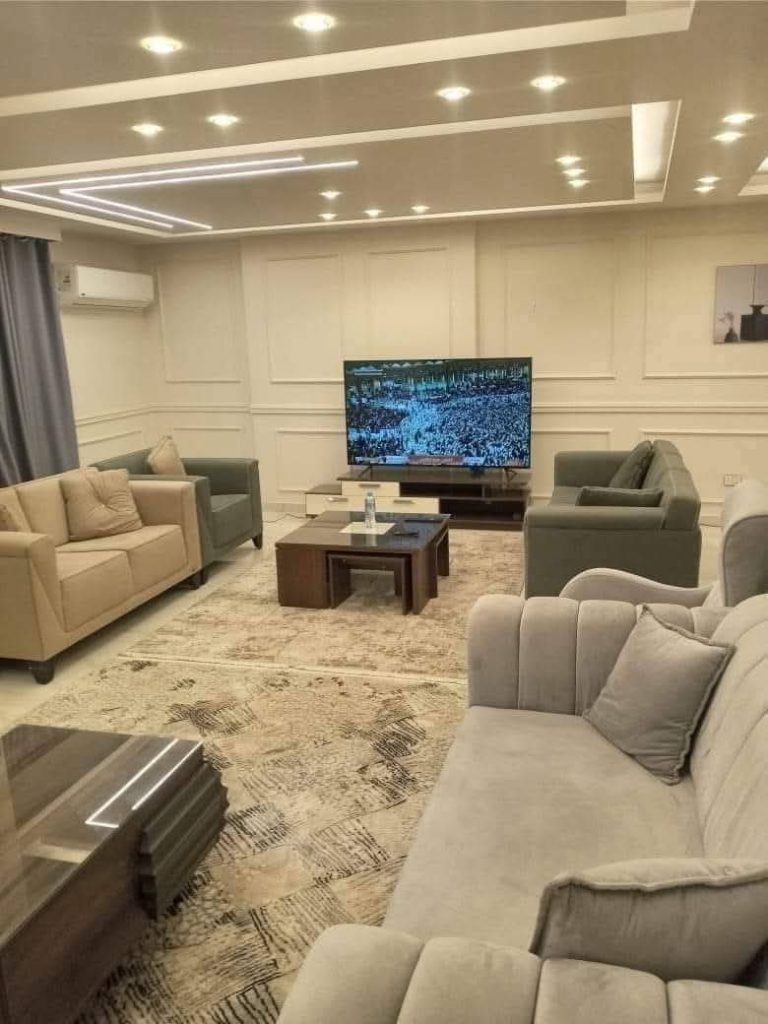 شقة مفروشة للإيجار بالمهندسين شارع رئيسي باجمل وارقي المناطق