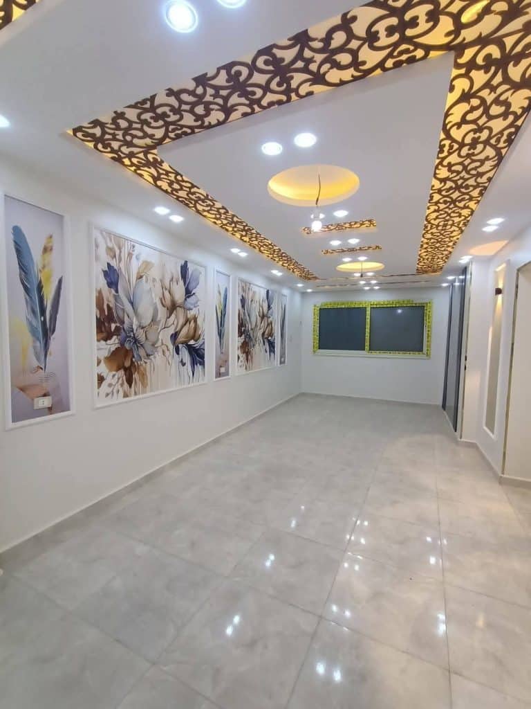 الشقه بتطل على الجانبى مساحه١٥٠م الشقه٣ منافذ على الشارع)