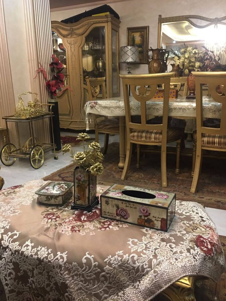 للبيع بحدائق الاهرام ارضي مرتفع واجهه أفرادومدخل سيارات205م