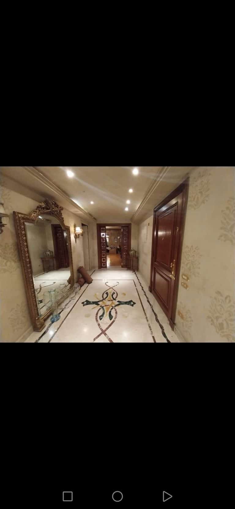 شقه بمساحة كبيره متشطبة سوبر لوكس عارضاها ب مليون