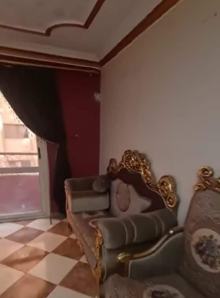 شقة للبيع بالعفش مساحه 160 متر دور تاني 3 غرفه