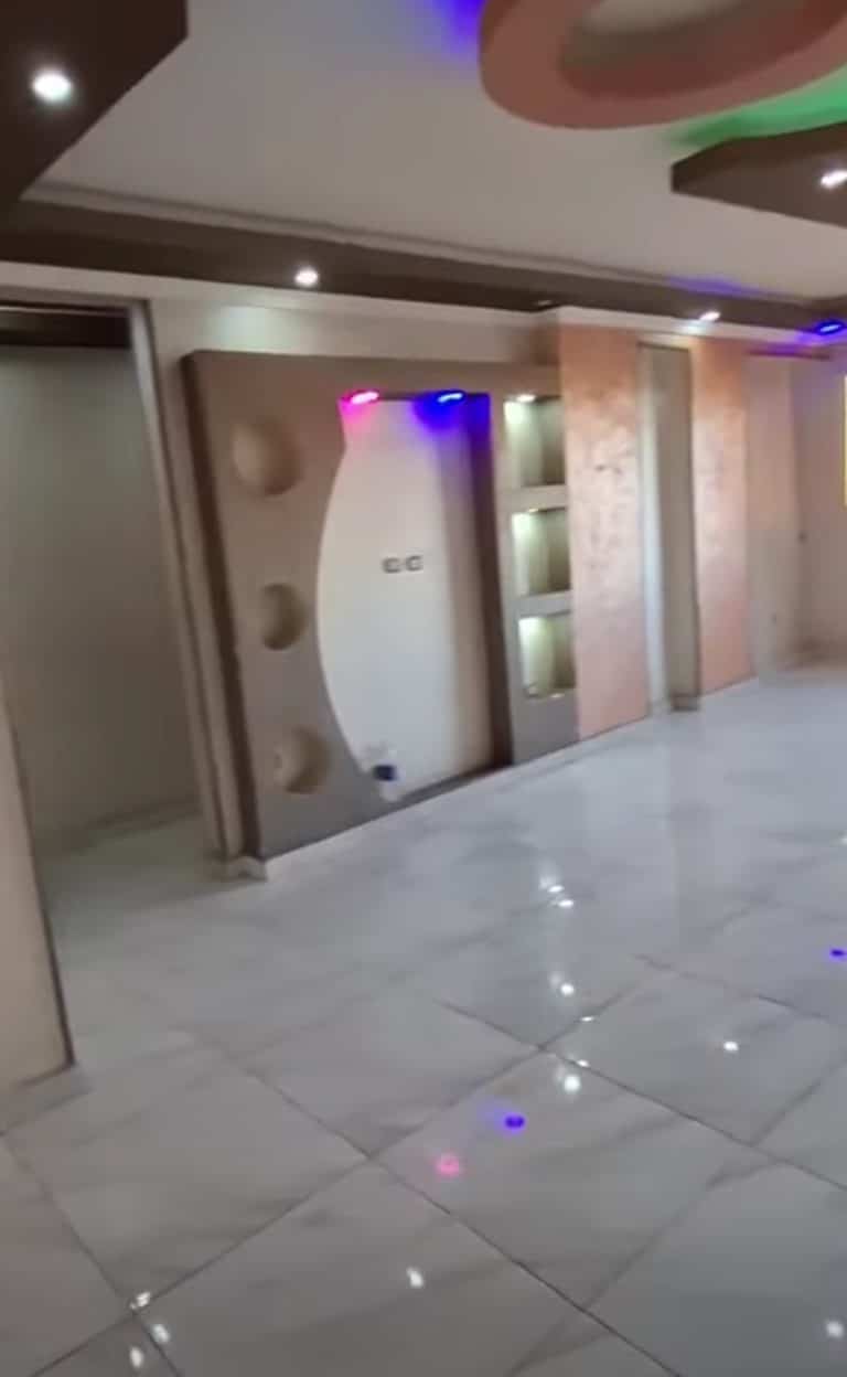 شقة سعرها لؤطه للبيع موقع متميز