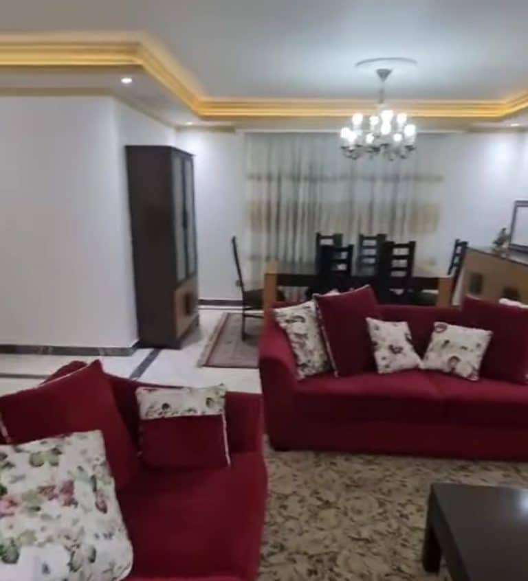 شقه مفروشه للايجار فيو عباس العقاد بشارع عزت