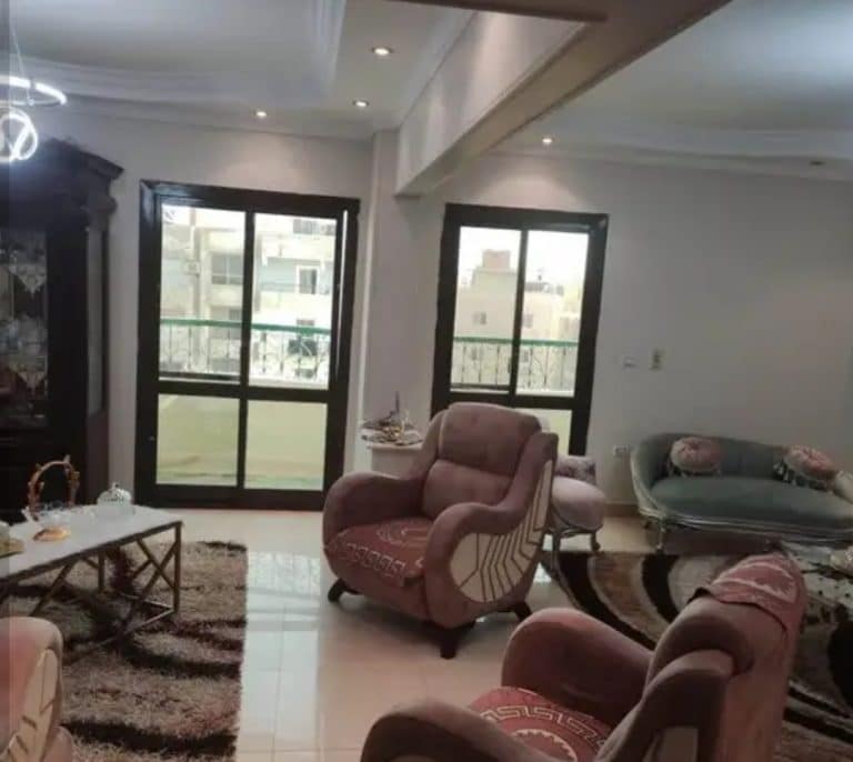 شقة للبيع علي شارع الجامعة الحديثة – الهضبة الوسطى