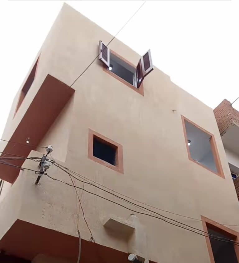 بيت للبيع مساحه 30متر نصيتين تلاته ادوار شارع رئيس