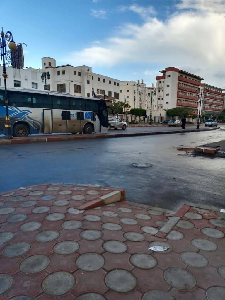 شقه للايجار خلف الصدر بيت عيله مساحتها ٩٠م دور تالت