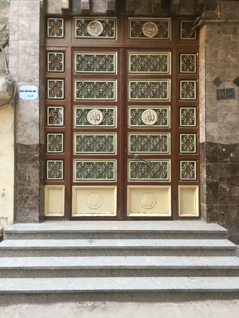 منزل 6 طوابق 200 متر علي ناصية الأرضي