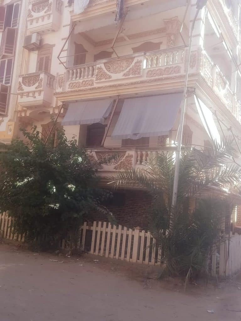 لبيع بحري غربي دور ارضي ٣غرف في شارع ٤١
