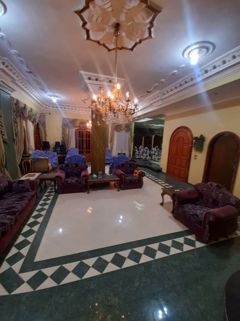 بيت للبيع 400متر ارضيه مبني 350متر