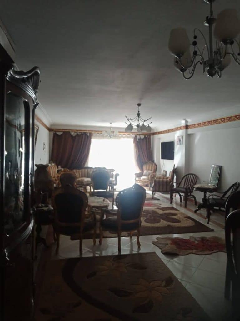 شقه للبيع السيوف شارع اديب معقد برج شركه المتحده