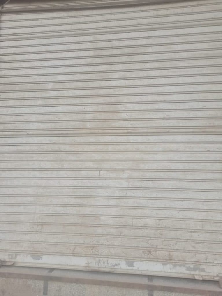 للبيع مساحة ٧٥ متر يوجد بهي جميع المرافق المكان