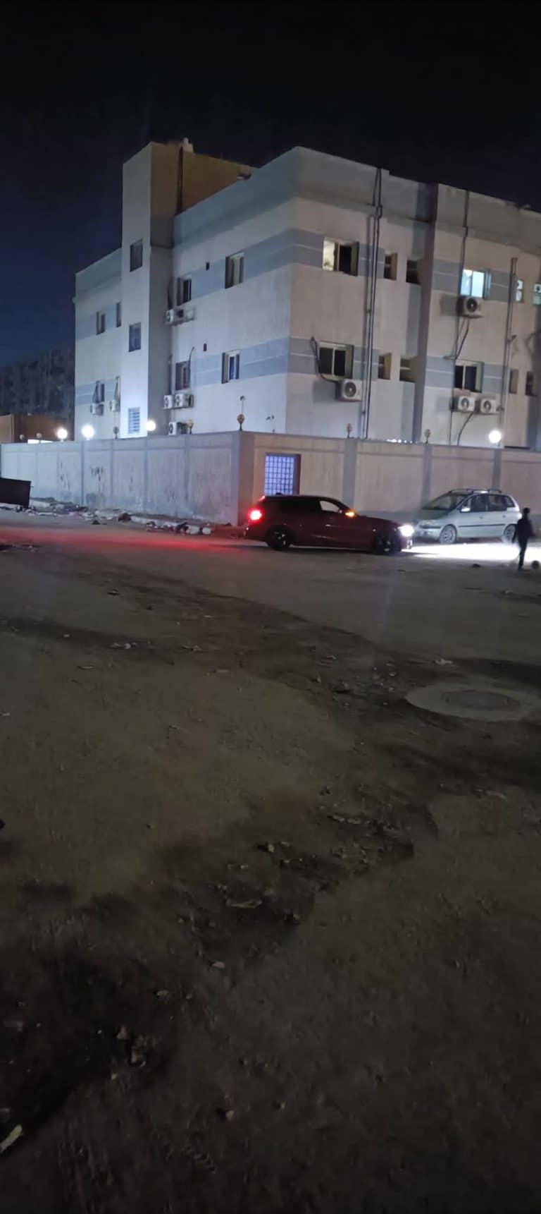 ارضيات سيراميك فقط عايزه تتوضيب