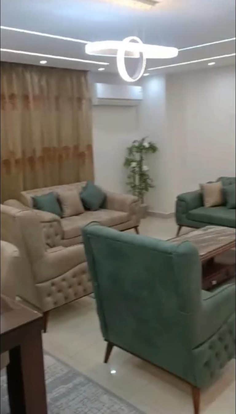 متاح للايجار المفروش شقه بشارع المدينه المنوره