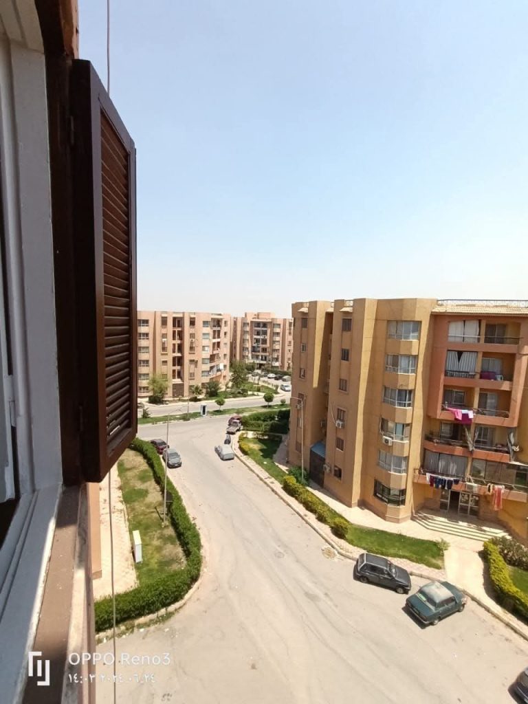 شقه للبيع ٩٦م دور سادس بحرى بالكامل