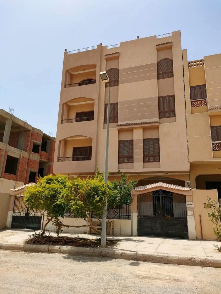 مميز للبيع باسيوط الجديدة بيت العيلةالاول الحي الاول بجوار الموقف