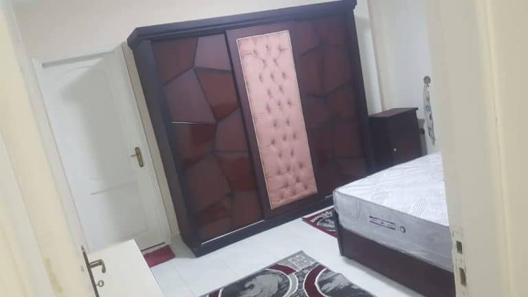 شقه للايجار مفروشةوجهة٣تكييفات اجهزه جديده وا عداد كهرباء كارت