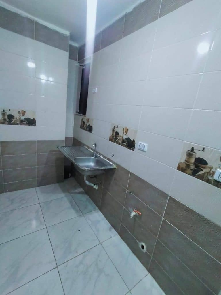 شقةبلاط ٣غرف مطبخ حمام ريسيبشن لا يوجد غاز الدور الأو