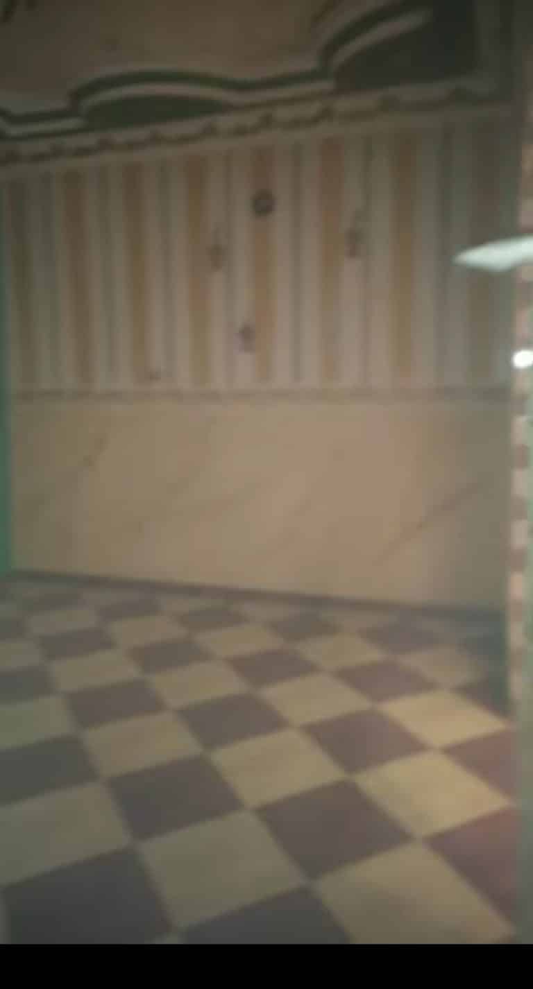 منزل للبيع٩٠م عند مسجد الشيخ وعيد ثلاثه ادوار