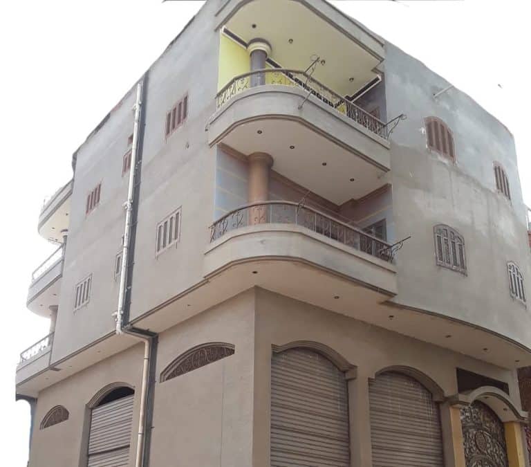 يوجد بيت للبيع في دكرنس جنب الموقف الجديد