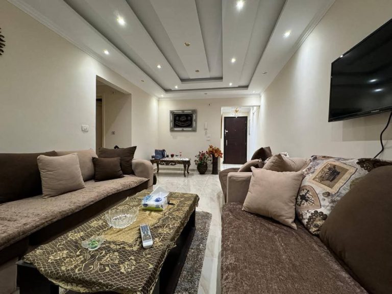 شقة مفروش للايجار في b12 مجموعة 121 دور تالت