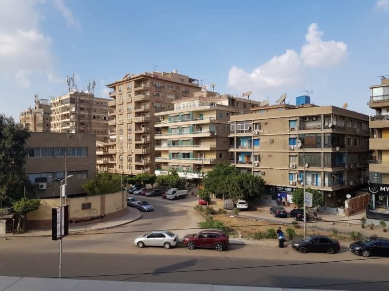 شقةسكنية للايجارفي منطقة مصر الجديده ارض الجولف مساحة الشقة 170م