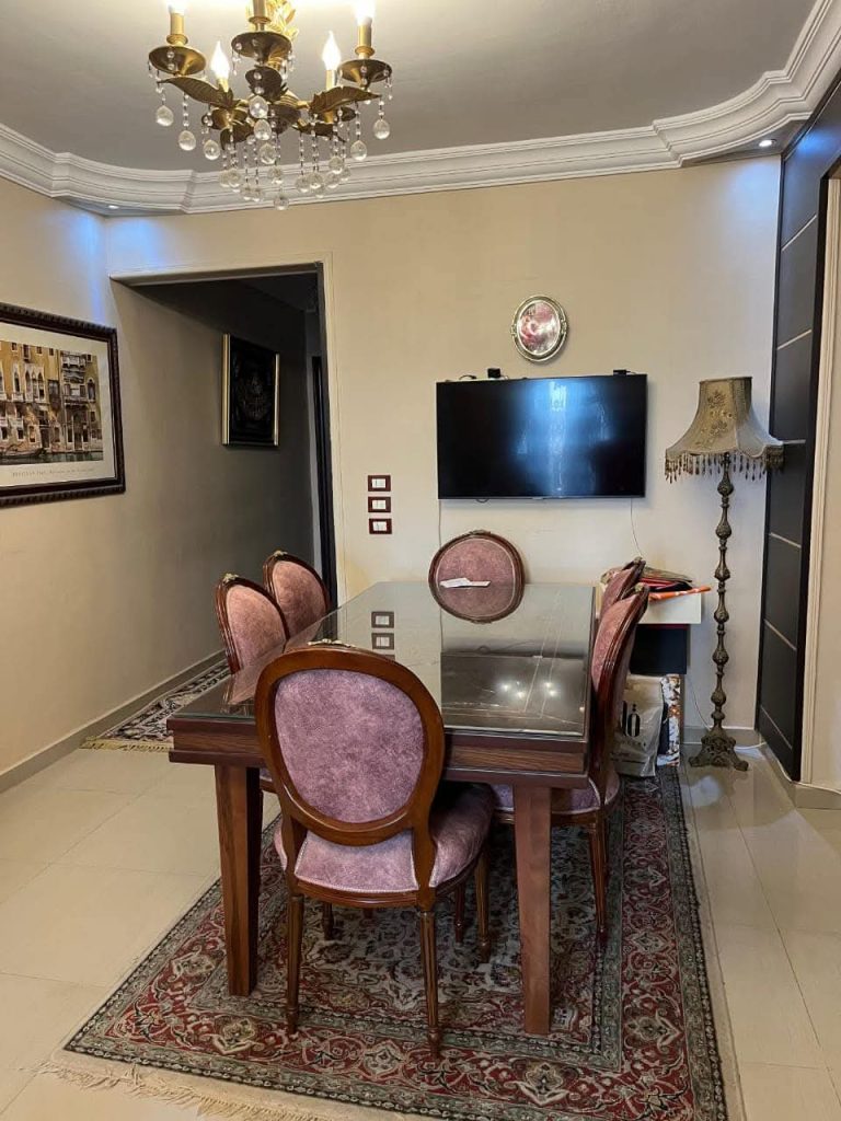 شقةللبيع ١٢٥م صافى مميزةبكامب شيزار و خطوات شارع ابو قير