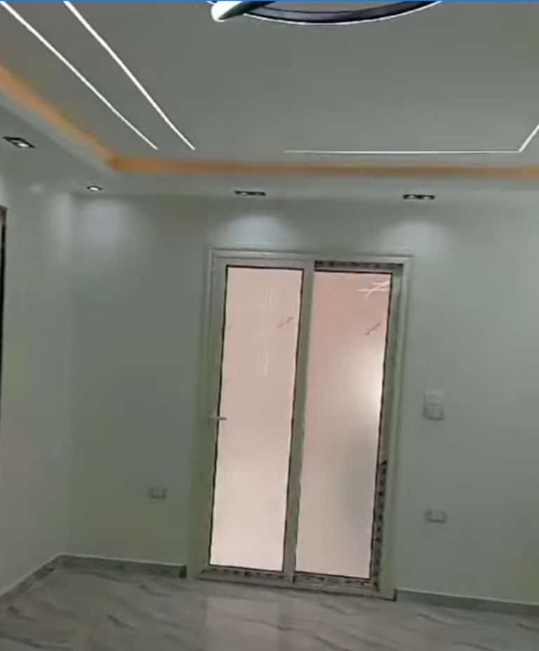 شقه للبيع دور 11 خالصه كل المرافق عدادات 2اسانسير