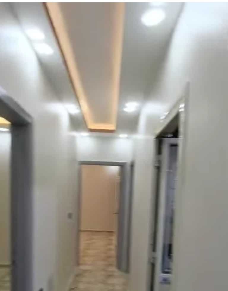 شقه للبيع جانبي شارع الخمسين الرئيسي النزهه ٢
