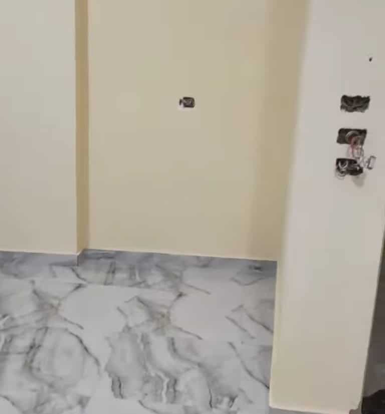 شقه للبيع بقلب حلوان شارع المحطه من المالك مباشره