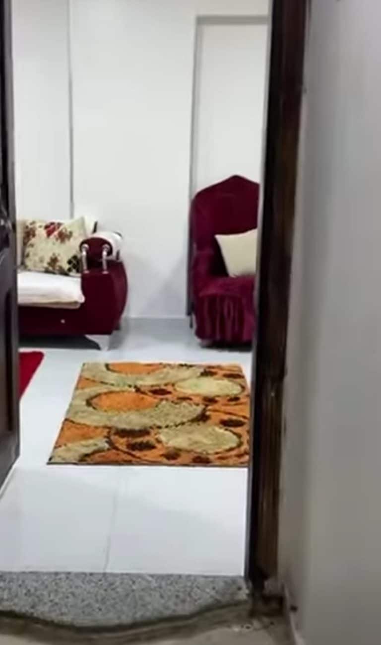 شقةتمليك تانى بلكونه اول شارع الدراوى فيها مياةوكهرباء وشاكوش الغاز