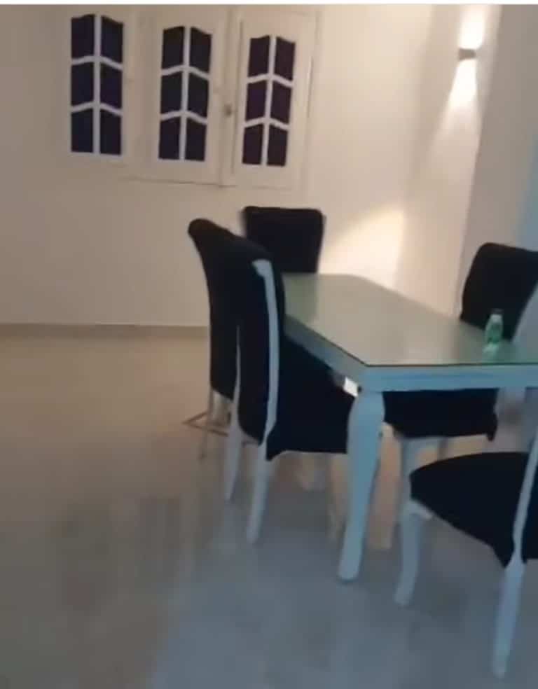 شقه مفروش للايجار غرفتين ورسيبشن وحمام ومطبخ اول سكن