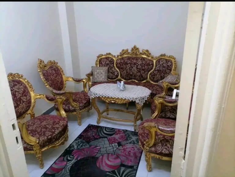 شقةمفروشة للايجار بالنميس بالقرب من الكورنيش 🌍 🖇 دور أرضى