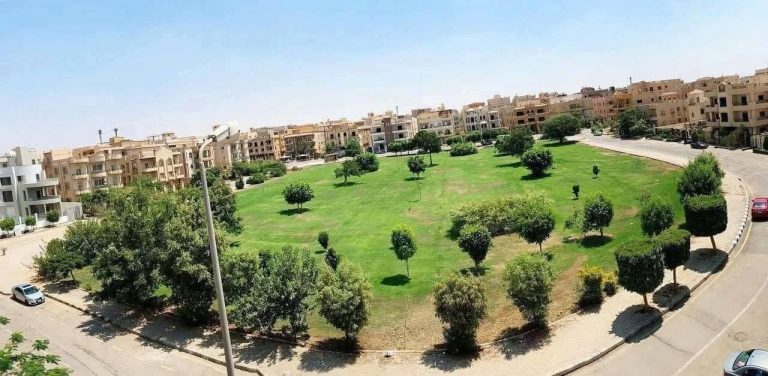 فيلا كاملة بموقع مميز جدًا بالقرب من التسعين