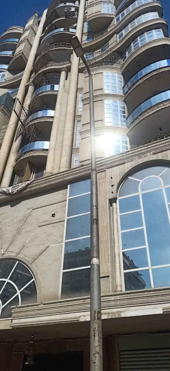 شقة سكنيه فاخرة في الدور الثالث بشارع عبد الرازق