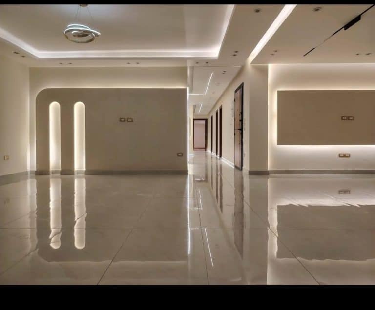 شقتين بالجراج اشيك عمارة بالشارع مساحة ٢٧٥ م