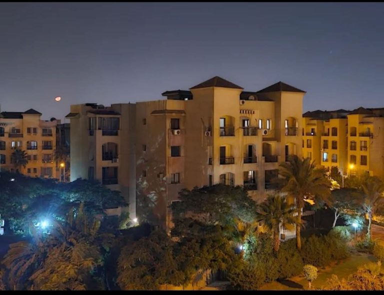 شقة_للبيع كمبوند حي الأشجار أمام ديم لاند مباشر 📍 ١٨٥م
