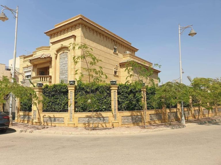 فيلا مستقلةللبيع فكمبوند رويال سيتي الشيخ زايد أمام هايبر وان