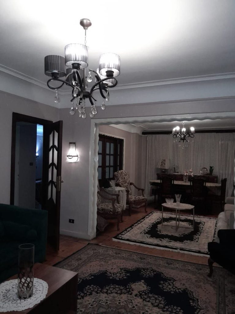 شقة١٧٠ متر بالزمالك ش شجره الدر عماره ناصيه الدور الخامس