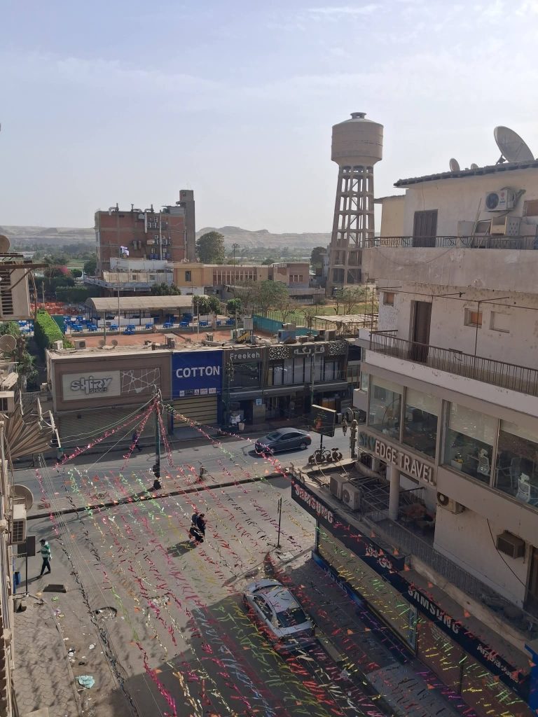 للايجاربالمنيا شقه مفروشه قدام النادى الرياضى مكيفه