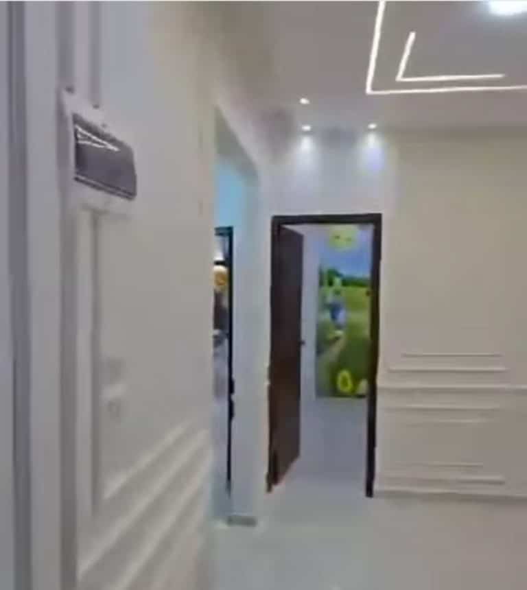شقه للبيع تمليك تشطيب فندقي بجوار مدرسة الزراعةبسوهاج