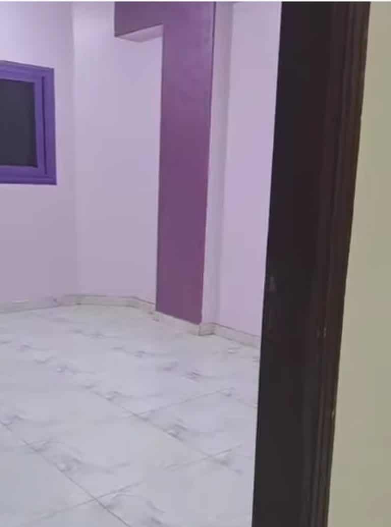 شقة للايجار في النزلة اول بلكونه في برج باسيوط